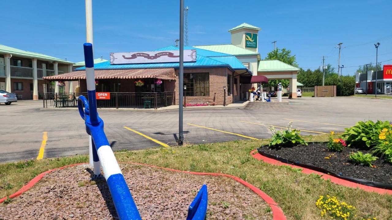 Quality Inn & Suites 1000 Islands Gananoque Eksteriør billede