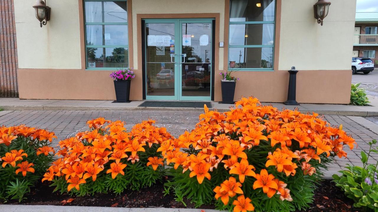 Quality Inn & Suites 1000 Islands Gananoque Eksteriør billede