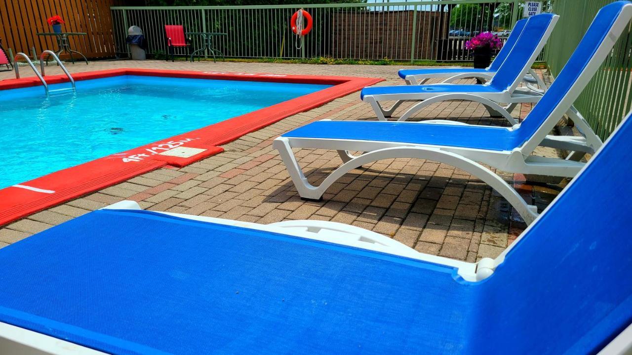 Quality Inn & Suites 1000 Islands Gananoque Eksteriør billede