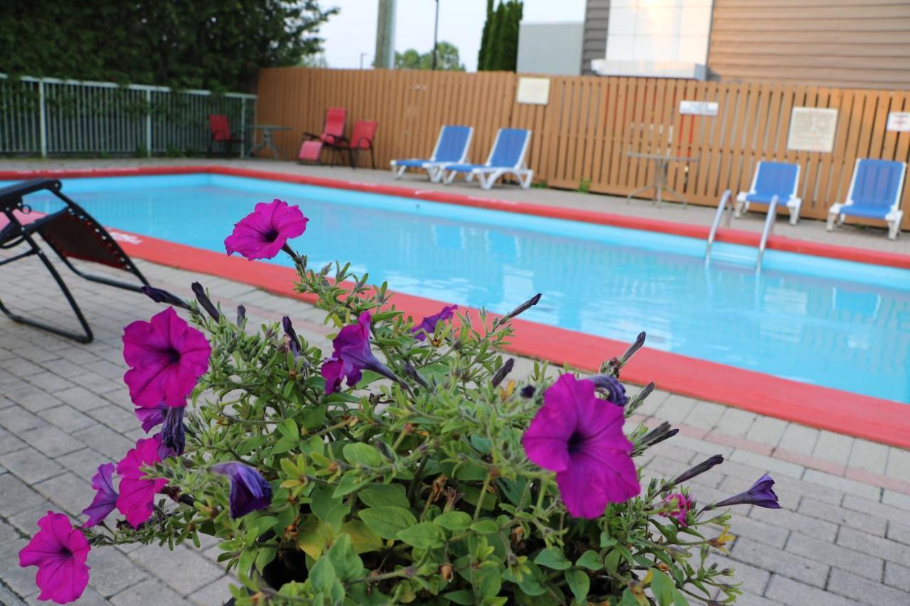Quality Inn & Suites 1000 Islands Gananoque Eksteriør billede
