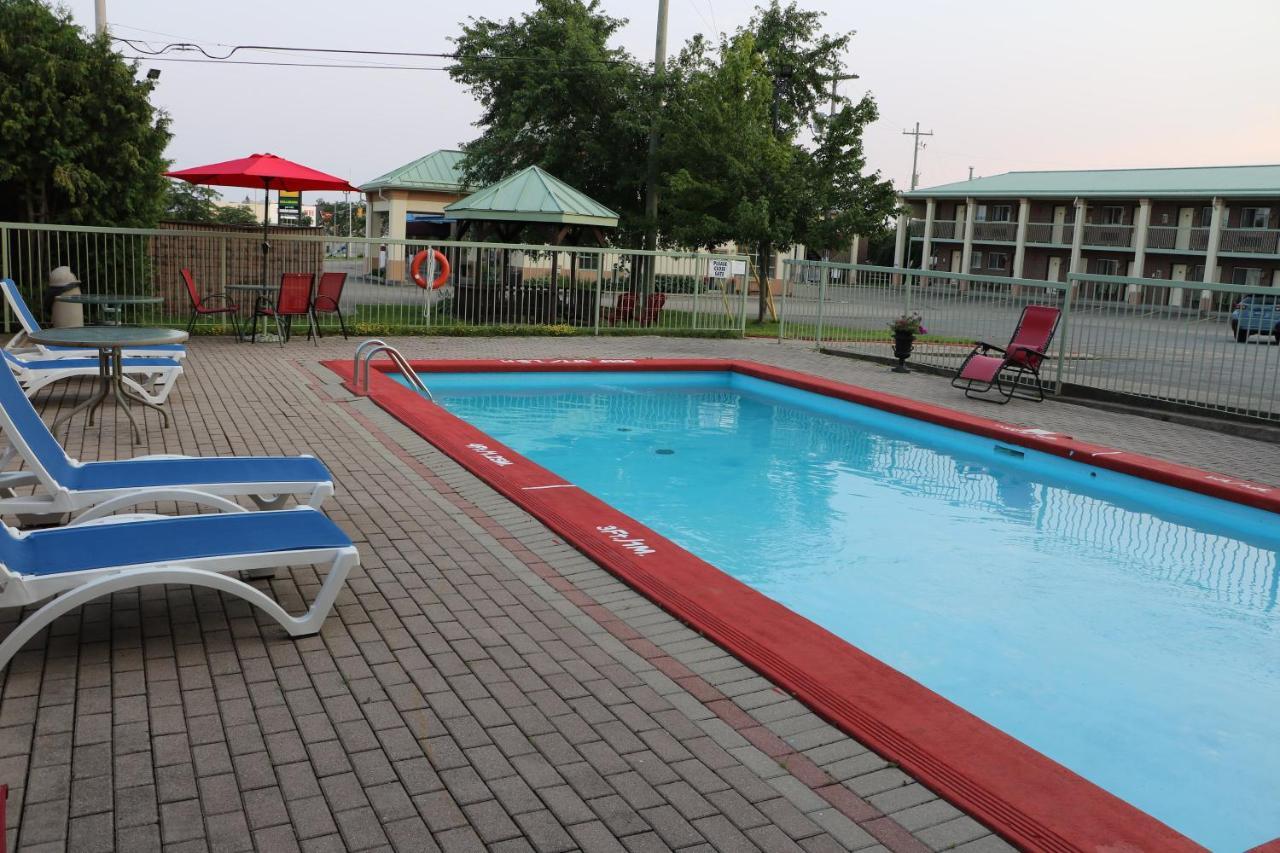 Quality Inn & Suites 1000 Islands Gananoque Eksteriør billede