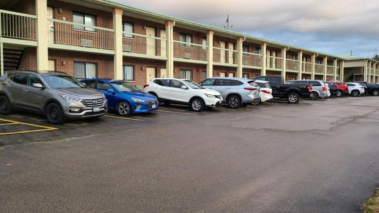 Quality Inn & Suites 1000 Islands Gananoque Eksteriør billede