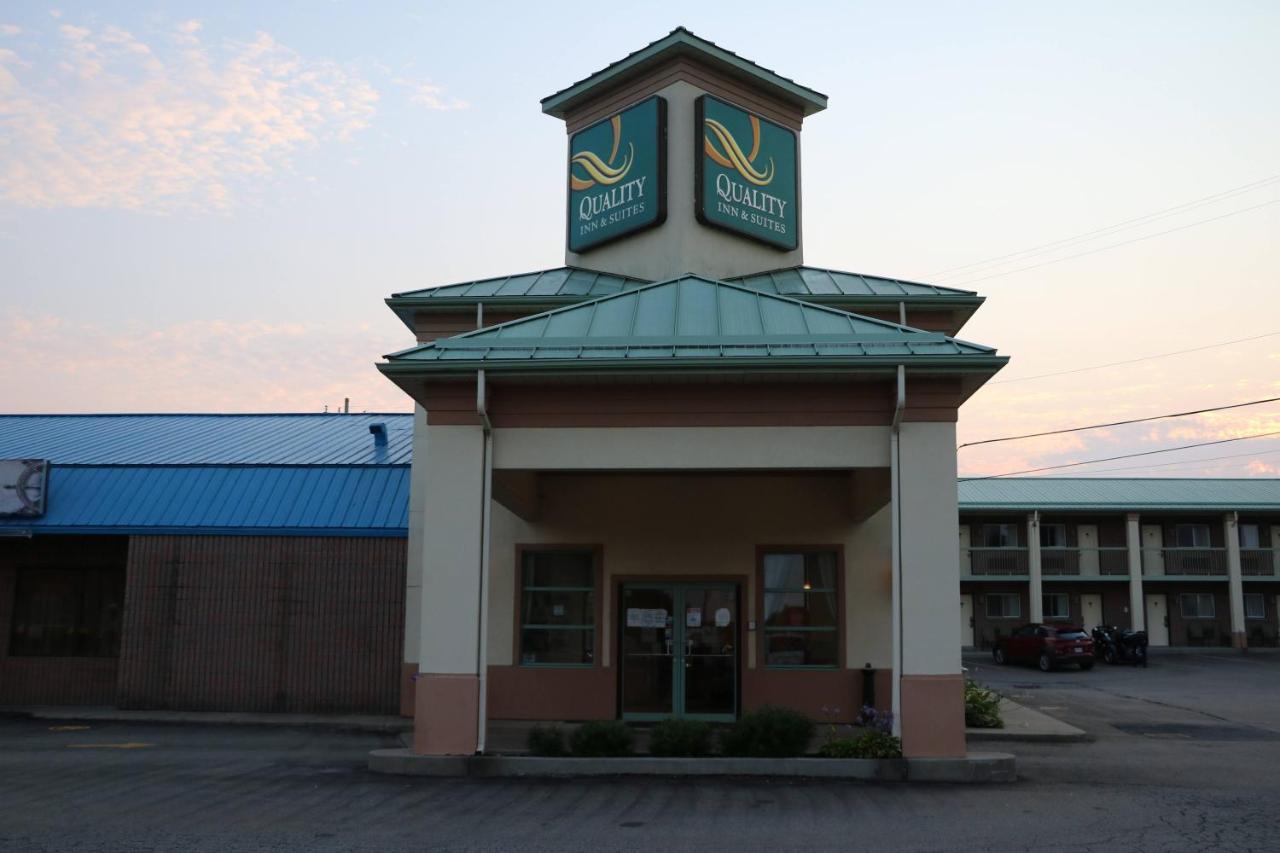 Quality Inn & Suites 1000 Islands Gananoque Eksteriør billede