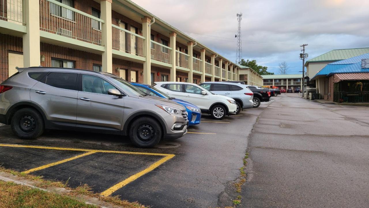 Quality Inn & Suites 1000 Islands Gananoque Eksteriør billede