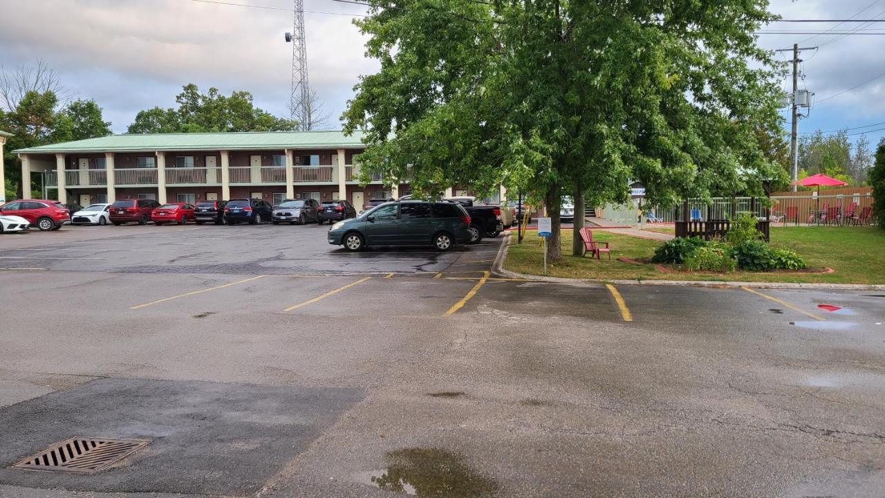 Quality Inn & Suites 1000 Islands Gananoque Eksteriør billede