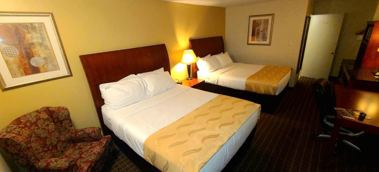 Quality Inn & Suites 1000 Islands Gananoque Eksteriør billede