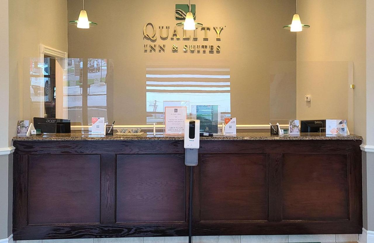 Quality Inn & Suites 1000 Islands Gananoque Eksteriør billede