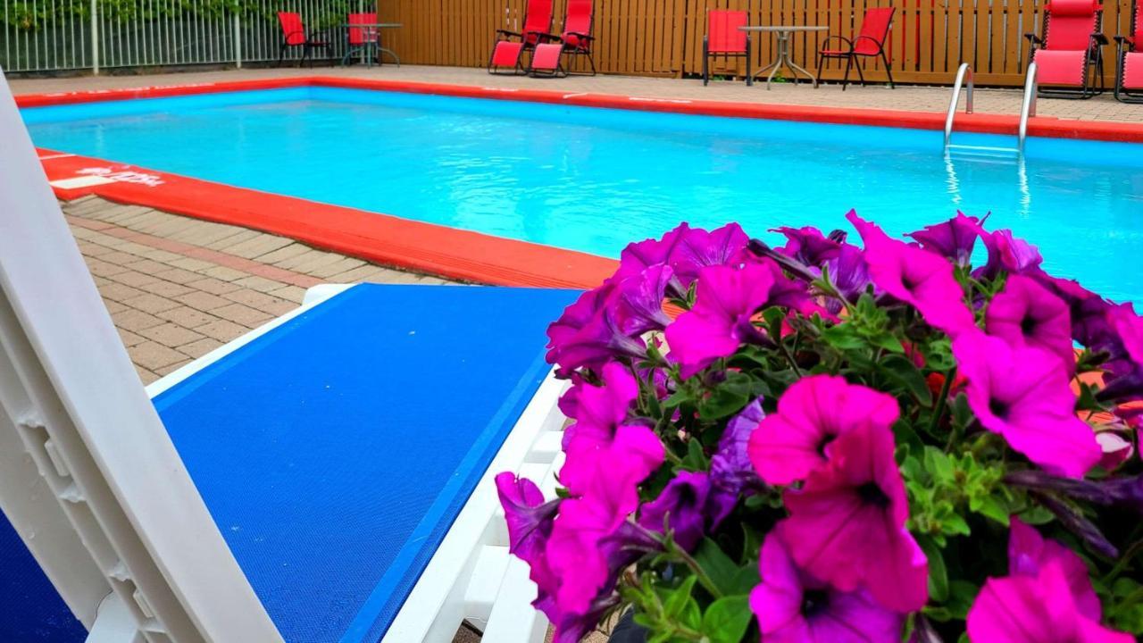 Quality Inn & Suites 1000 Islands Gananoque Eksteriør billede