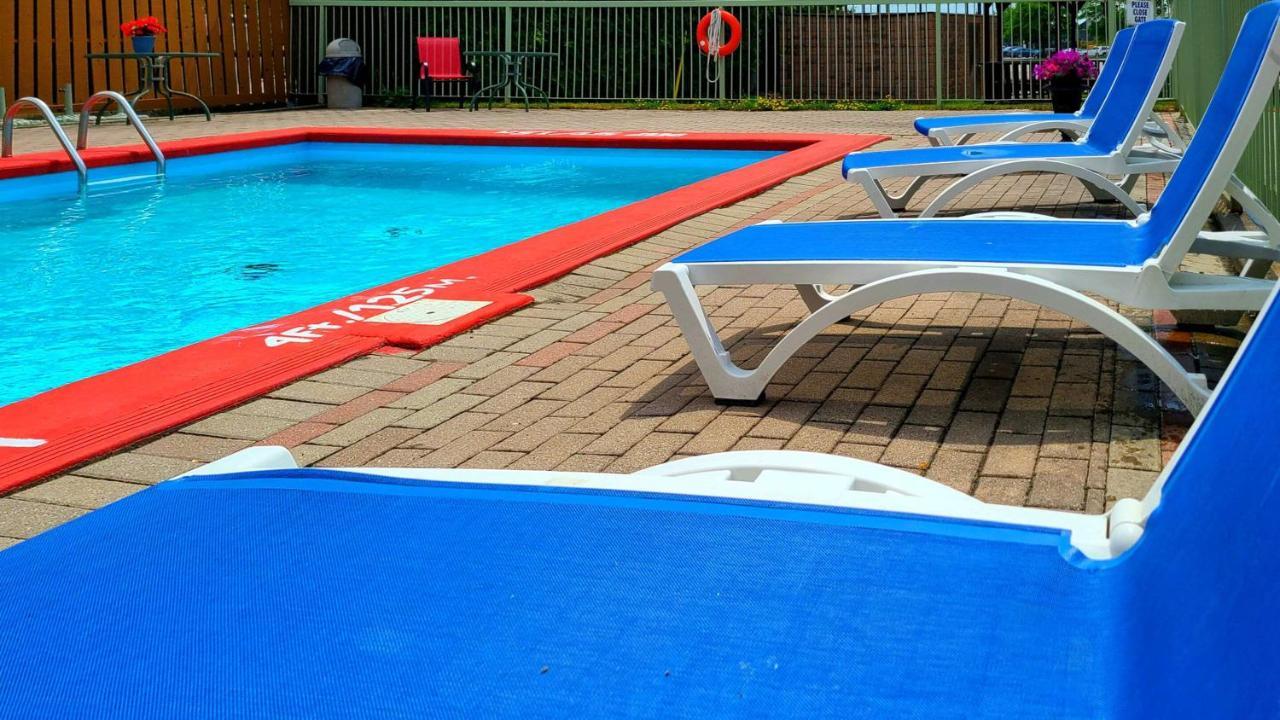 Quality Inn & Suites 1000 Islands Gananoque Eksteriør billede