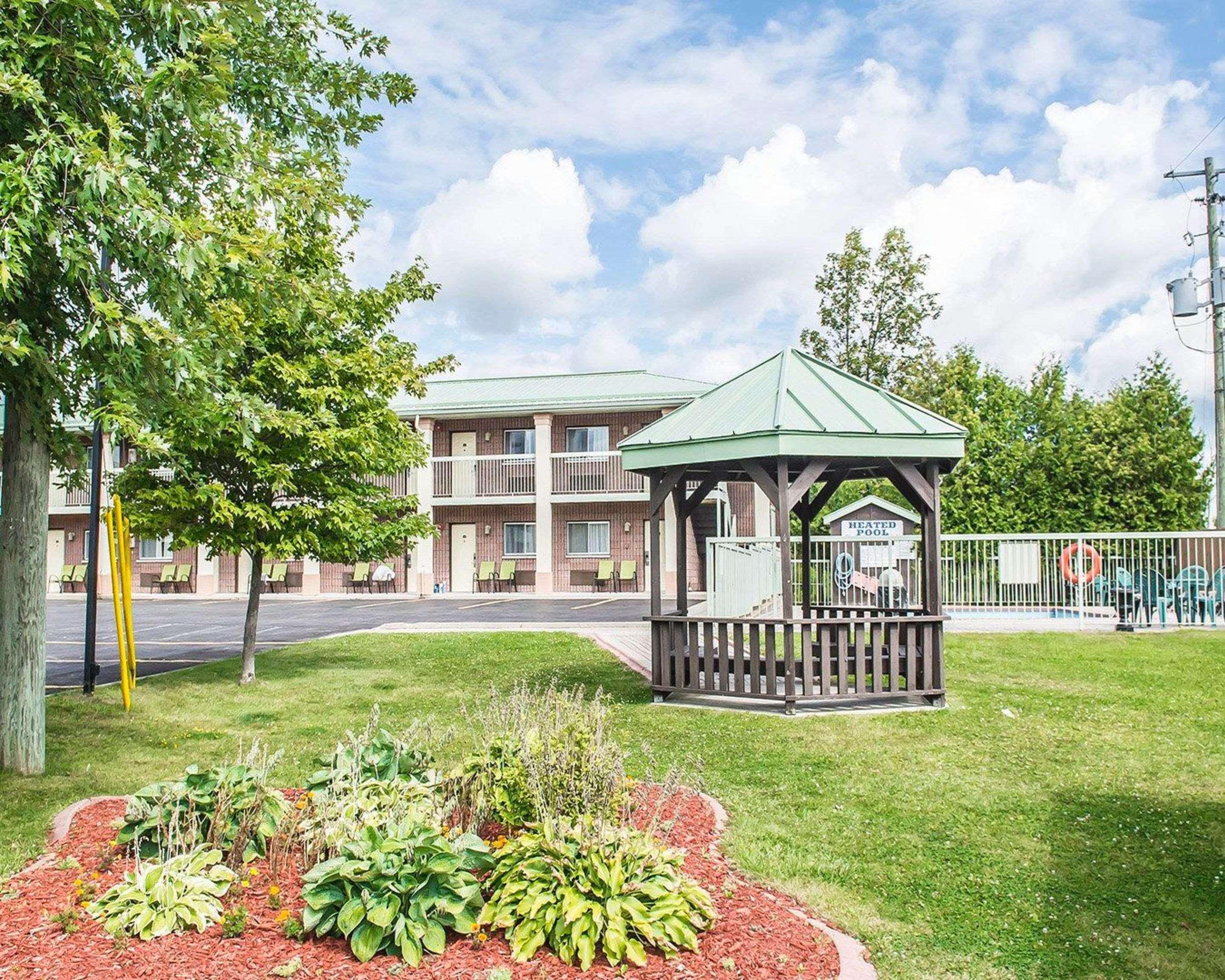 Quality Inn & Suites 1000 Islands Gananoque Eksteriør billede