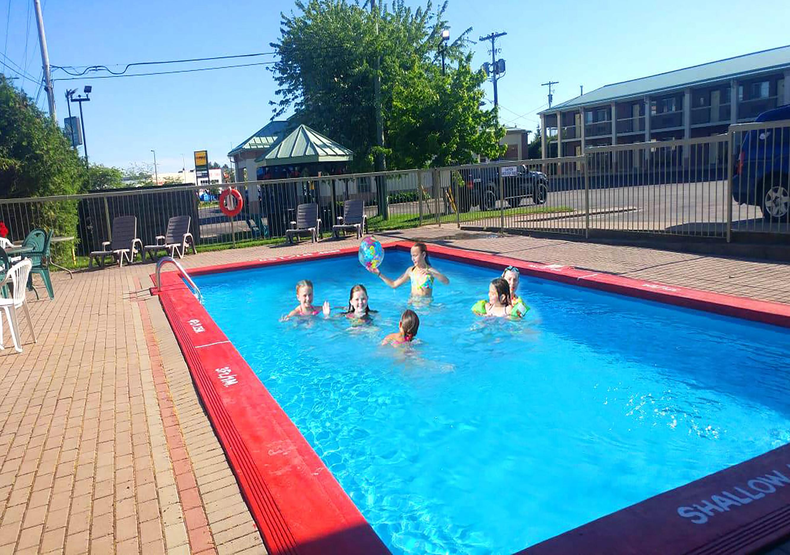 Quality Inn & Suites 1000 Islands Gananoque Eksteriør billede