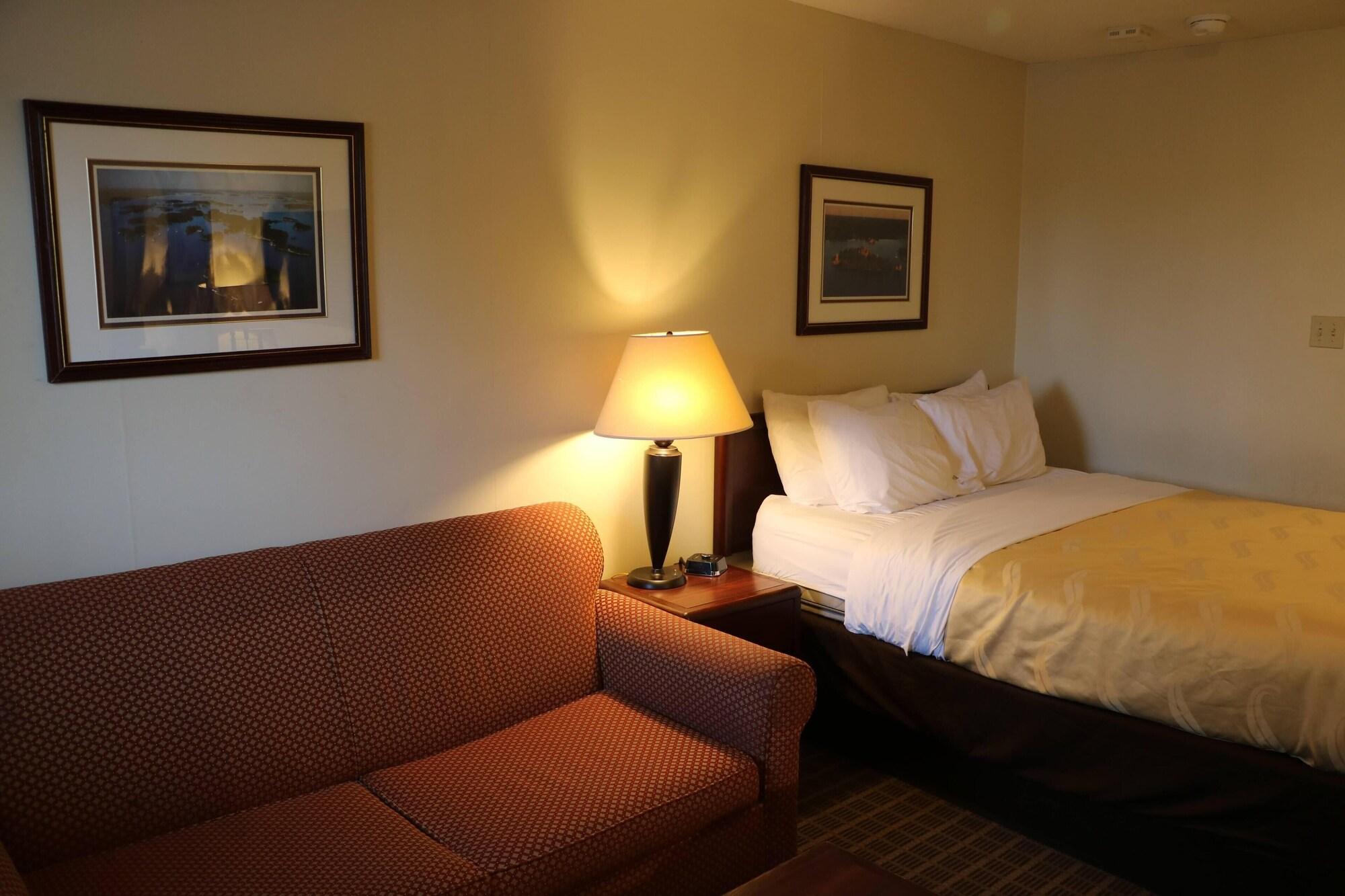 Quality Inn & Suites 1000 Islands Gananoque Eksteriør billede